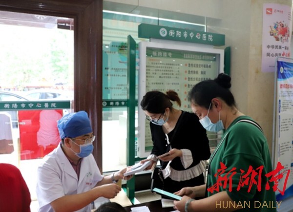 科學(xué)護(hù)發(fā) 理性護(hù)膚,衡陽(yáng)市中心醫(yī)院開展“全國(guó)護(hù)膚日”義診活動(dòng)